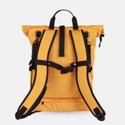 Wickelrucksack Hugo in senfgelb von Anna und Oskar. Robust, nachhaltig, fair produziert und unisex mit Brustgurt.